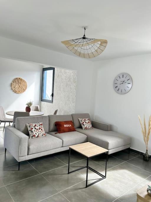 Appartement A 2 Pas De La Plage De Terre Sainte Екстериор снимка