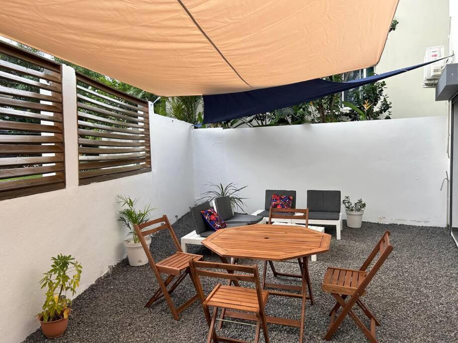 Appartement A 2 Pas De La Plage De Terre Sainte Екстериор снимка