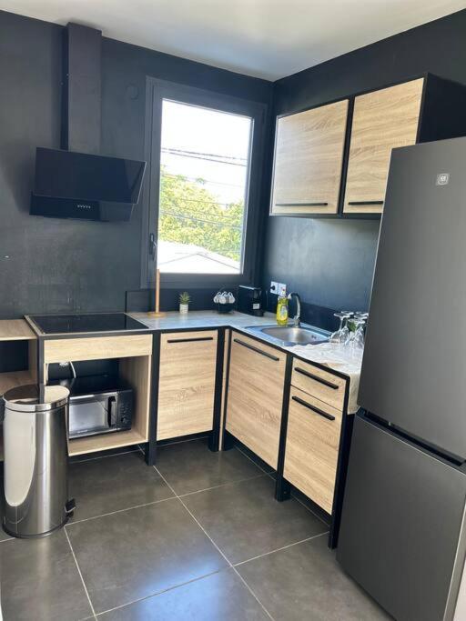 Appartement A 2 Pas De La Plage De Terre Sainte Екстериор снимка